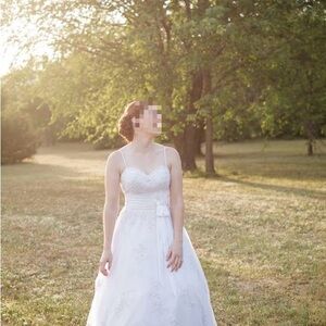 Elegant White Lace Wedding Dress